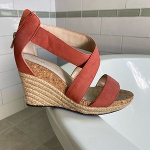 Adrienne Vitadini size 8.5 coral and jute heeled wedge